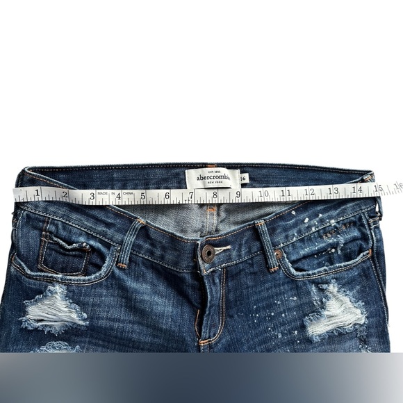 Abercrombie & Fitch Distressed Low-Rise Straight Leg Jeans – Size 30x32 - Picture 12 of 16